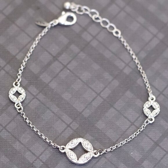 7 inch, Vintage Diamond Star Circular Silver Tone Bracelet by Avon, G40 - Picture 1 of 3
